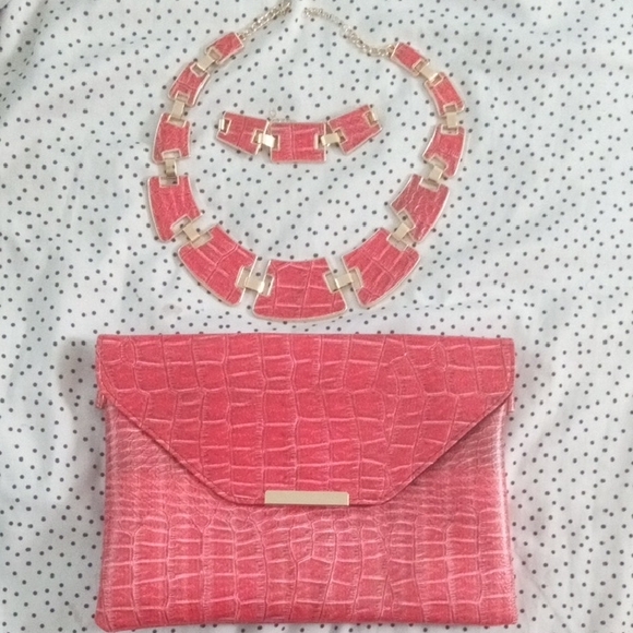 Elegant Pink Crocodile Pattern Clutch